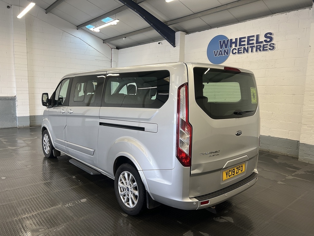 Ford Tourneo Custom 2.0 310 Ecoblue Titanium Minibus Double Cab Di Silver #2