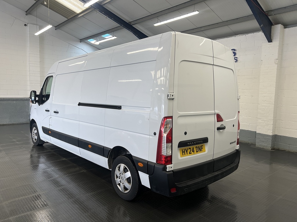 Renault Master 2.3 Dci 35 Advance Panel Van Fwd White #2