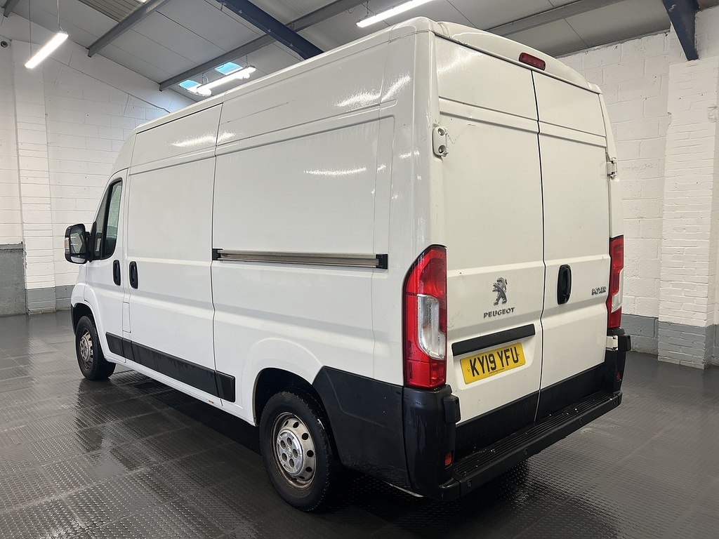 Peugeot Boxer 2.0 Bluehdi 335 Professional Panel Van White #2