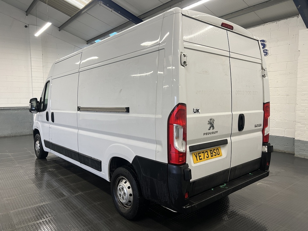 Peugeot Boxer 2.2 Bluehdi 335 Professional Premium Panel Van 5 White #2