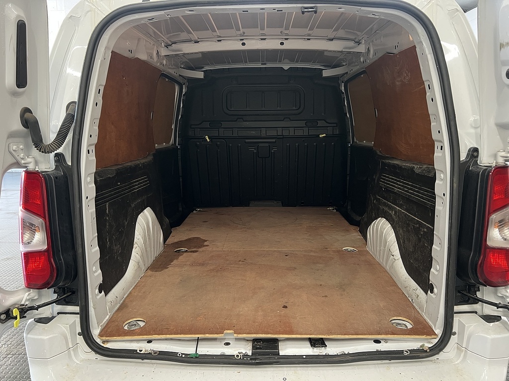 Vauxhall Combo 1.5 Turbo D 2300 Pro Panel Van 6Dr L White #5