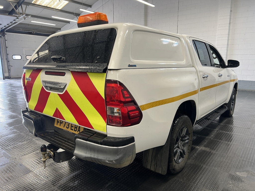 Toyota HILUX 2.4 D-4d Icon Pickup Double Cab 4W White #3