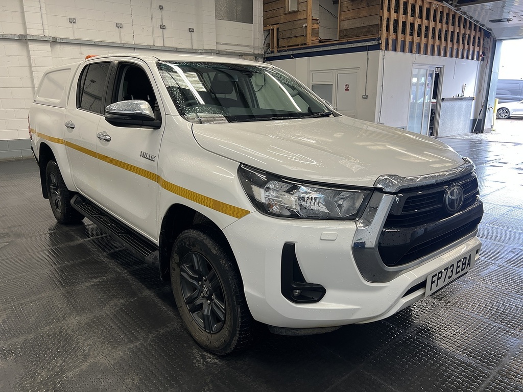 Toyota HILUX 2.4 D-4d Icon Pickup Double Cab 4W White #4