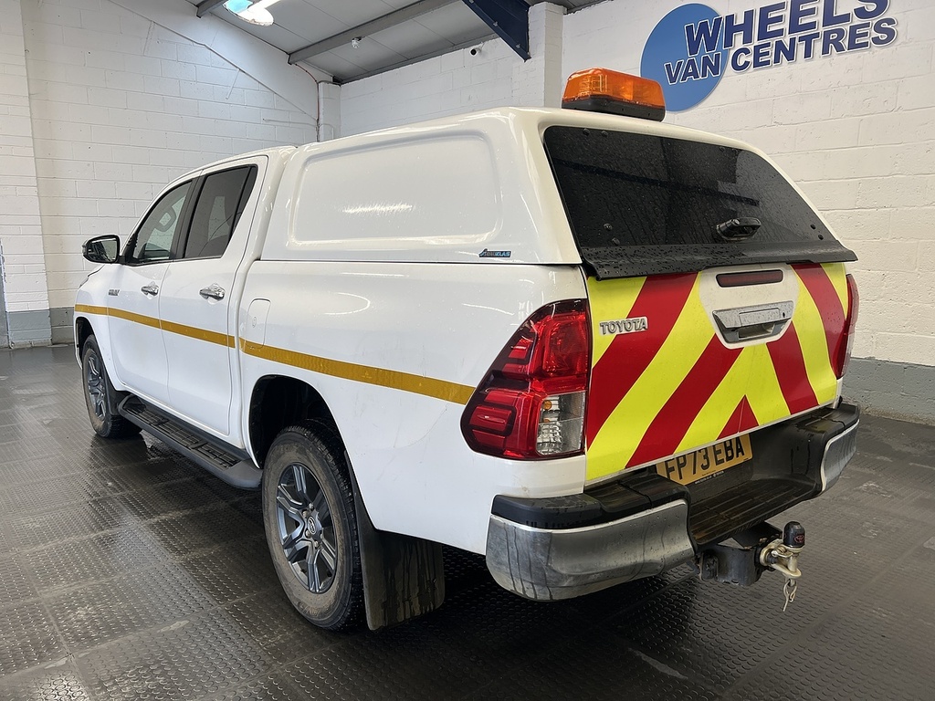 Toyota HILUX 2.4 D-4d Icon Pickup Double Cab 4W White #2