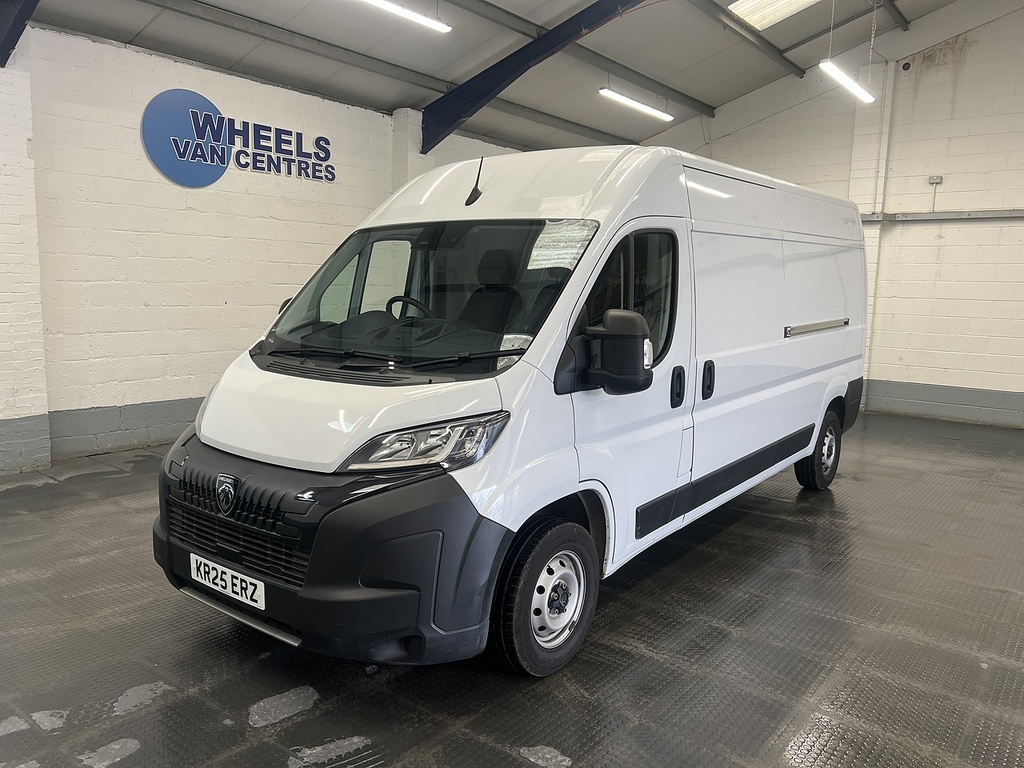 Peugeot Boxer 2.2 Bluehdi 335 Professional Panel Van White