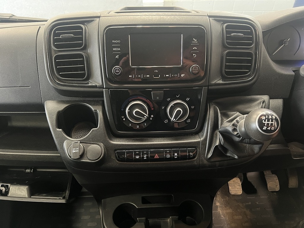 Peugeot Boxer Professional White #8