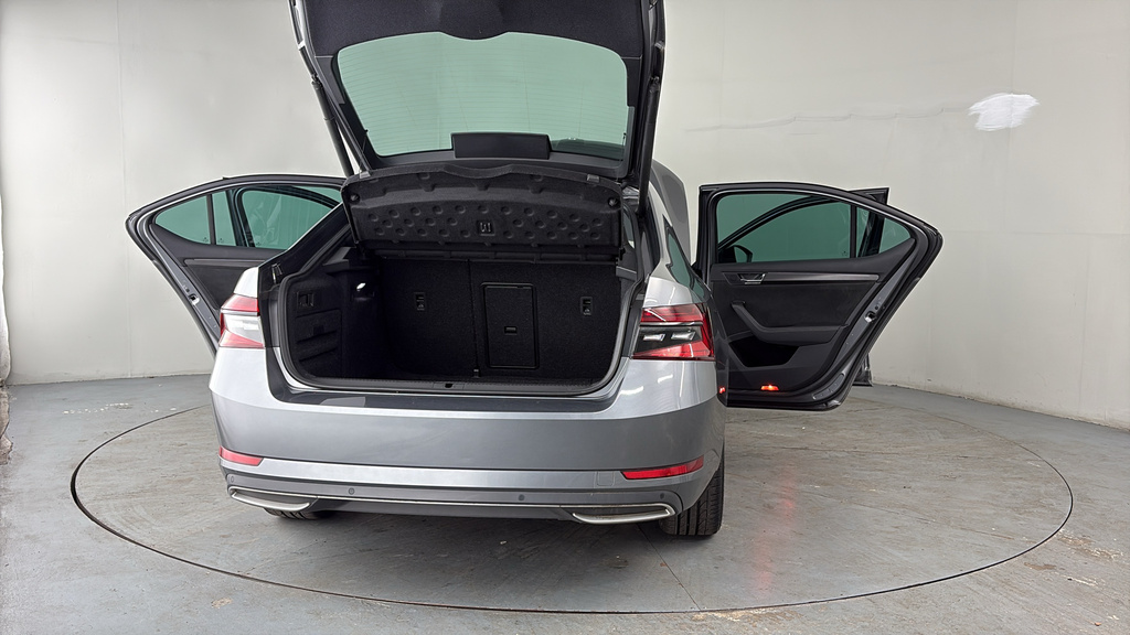 Skoda Superb 1.5 Tsi Se Technology Dsg White #13