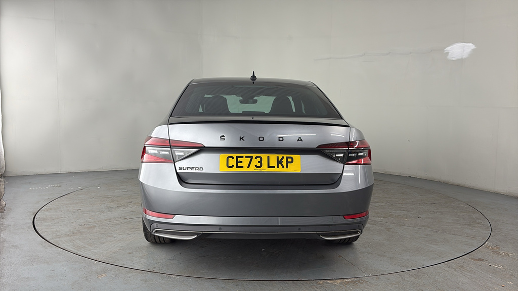 Skoda Superb 1.5 Tsi Se Technology Dsg White #8