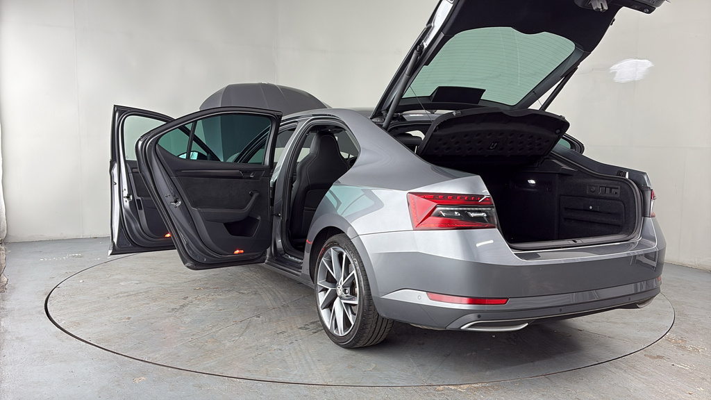Skoda Superb 1.5 Tsi Se Technology Dsg White #10
