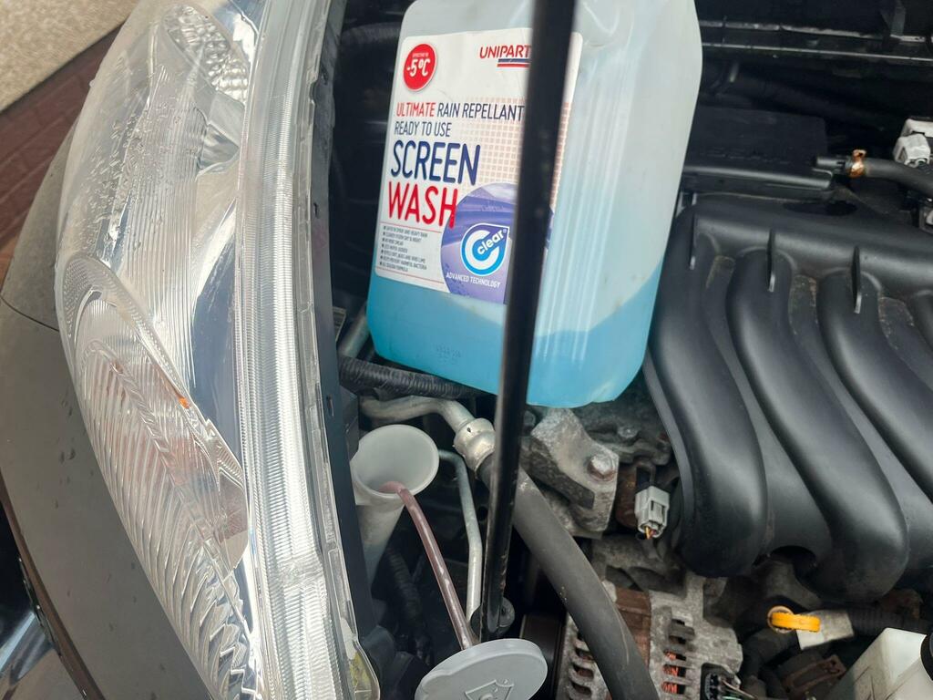 Nissan Juke Tekna White #17