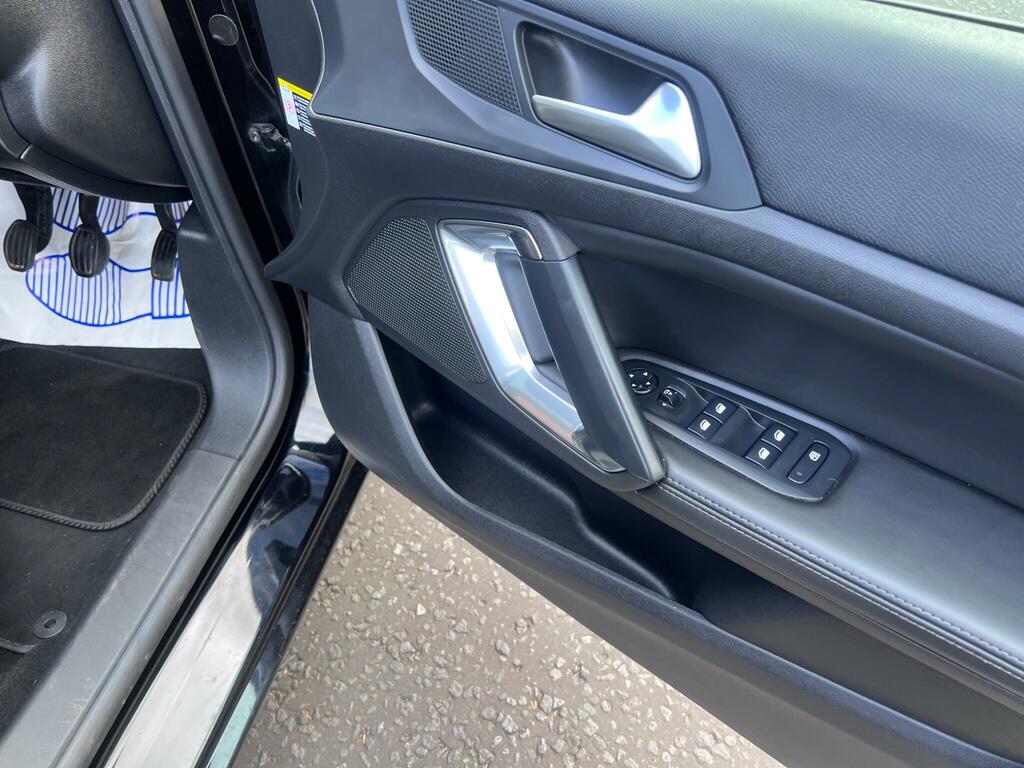Peugeot 308 308 Active E-thp White #24