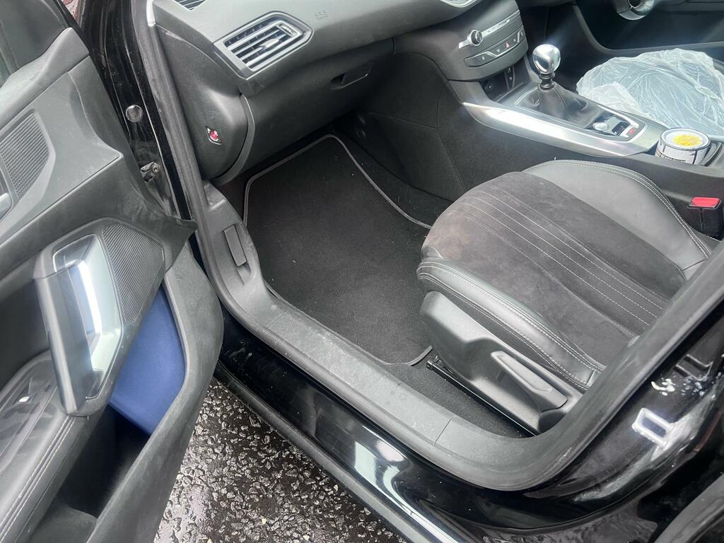 Peugeot 308 308 Active E-thp White #31