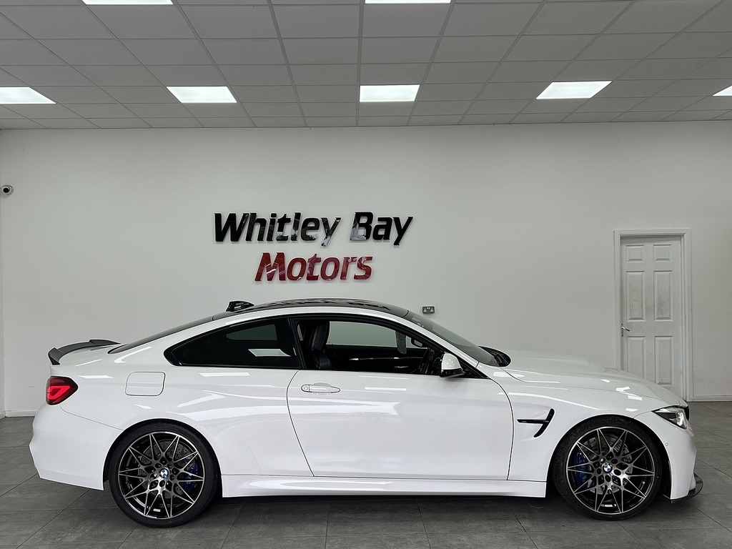 BMW M4 Biturbo Competition White #2