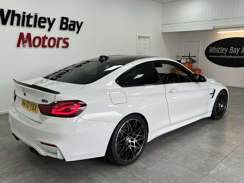 BMW M4 Biturbo Competition White #3