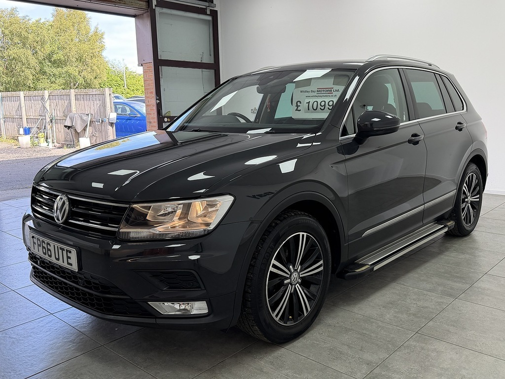 Volkswagen Tiguan Suv White #7