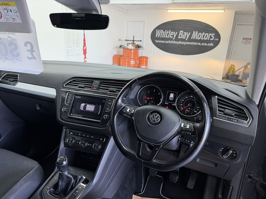 Volkswagen Tiguan Suv White #10