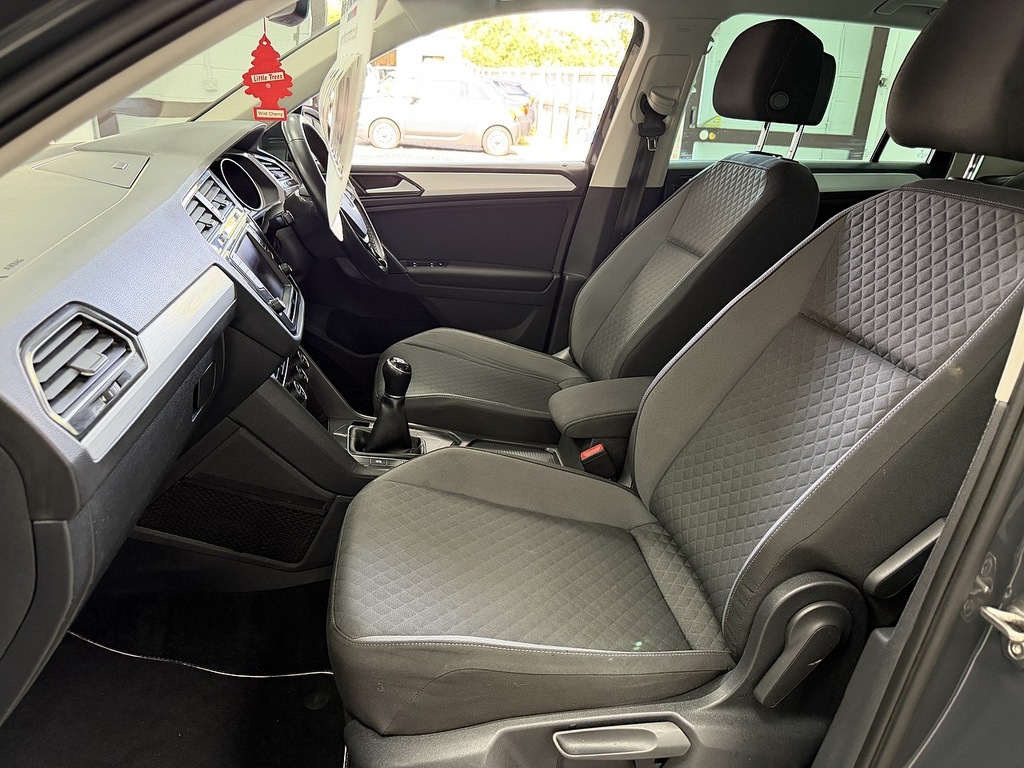Volkswagen Tiguan Suv White #21