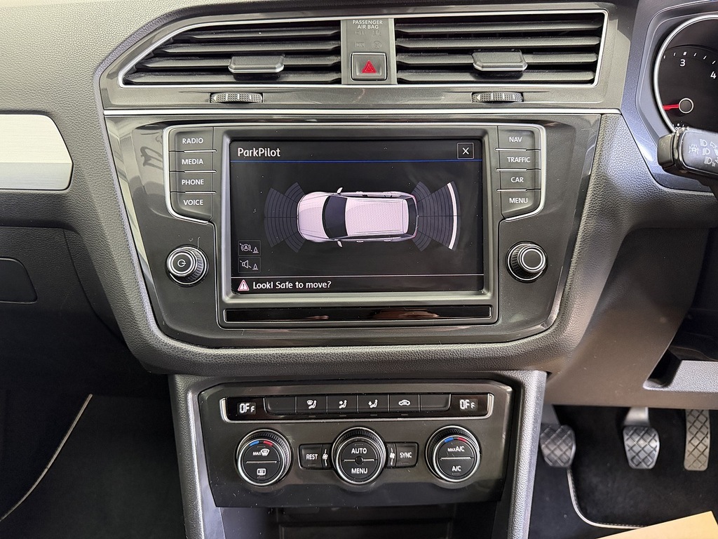 Volkswagen Tiguan Suv White #12