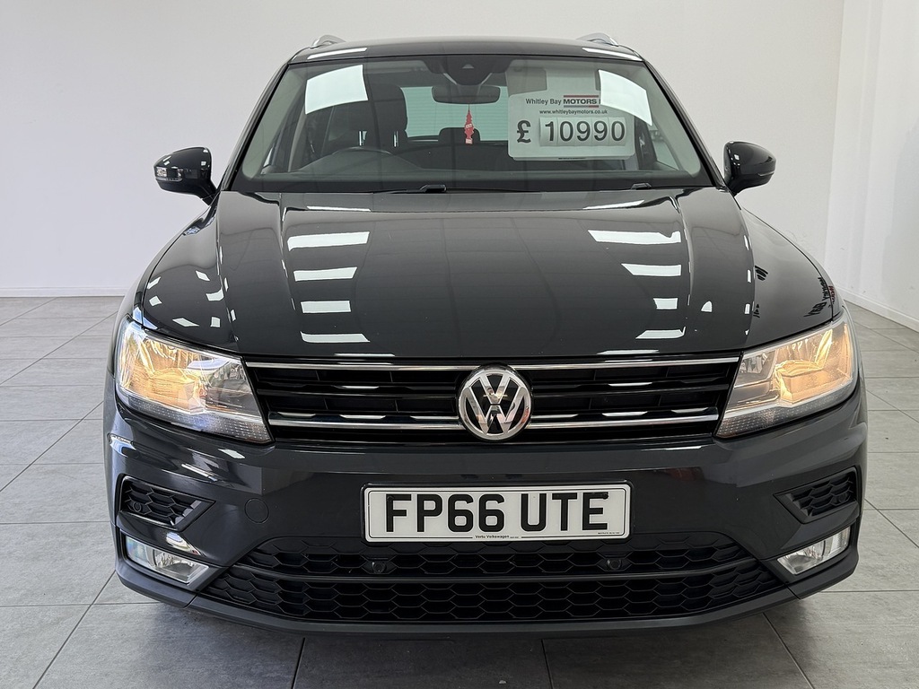 Volkswagen Tiguan Suv White #8