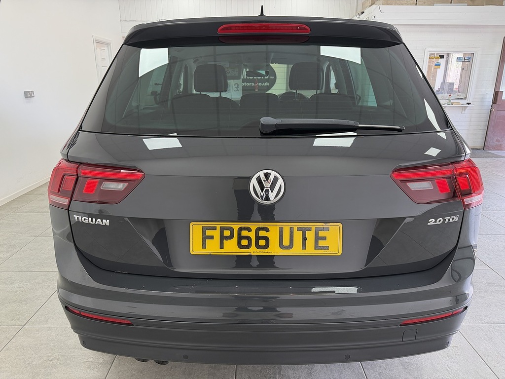 Volkswagen Tiguan Tdi Bluemotion Tech Se Navigation Grey #4
