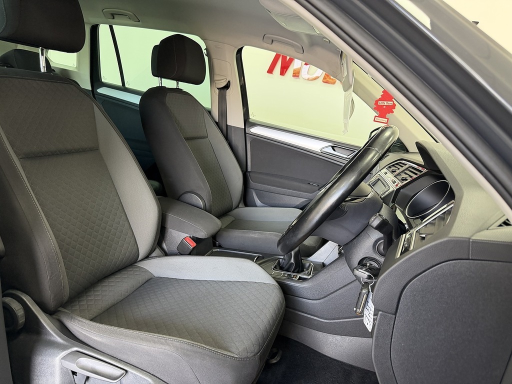 Volkswagen Tiguan Suv White #9