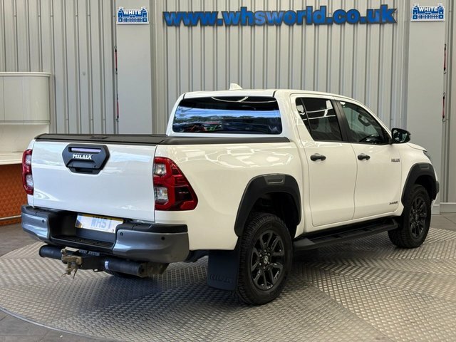 Toyota HILUX 2.8 D-4d 204 Bhp Invincible X Dcab Pickup 4Wd Aut White #4