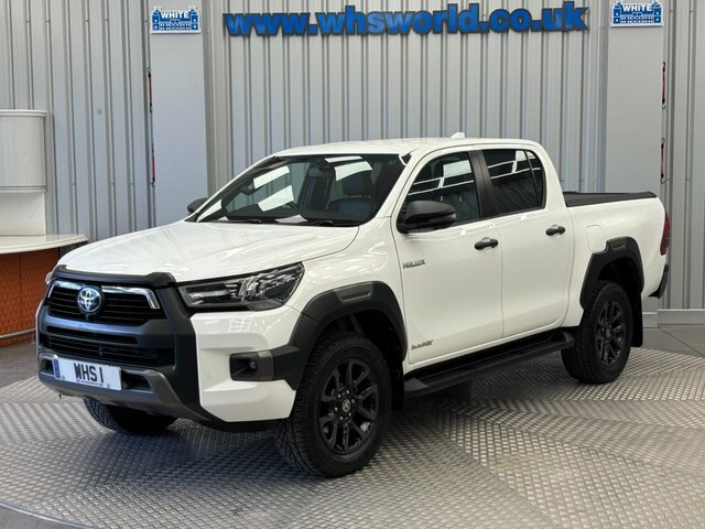 Toyota HILUX 2.8 D-4d 204 Bhp Invincible X Dcab Pickup 4Wd Aut White #2