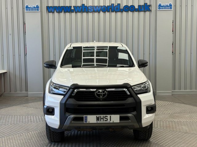 Toyota HILUX 2.8 D-4d 204 Bhp Invincible X Dcab Pickup 4Wd Aut White