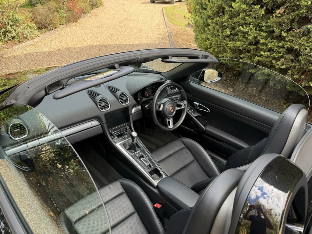 Porsche 718 Boxster Boxster White #14