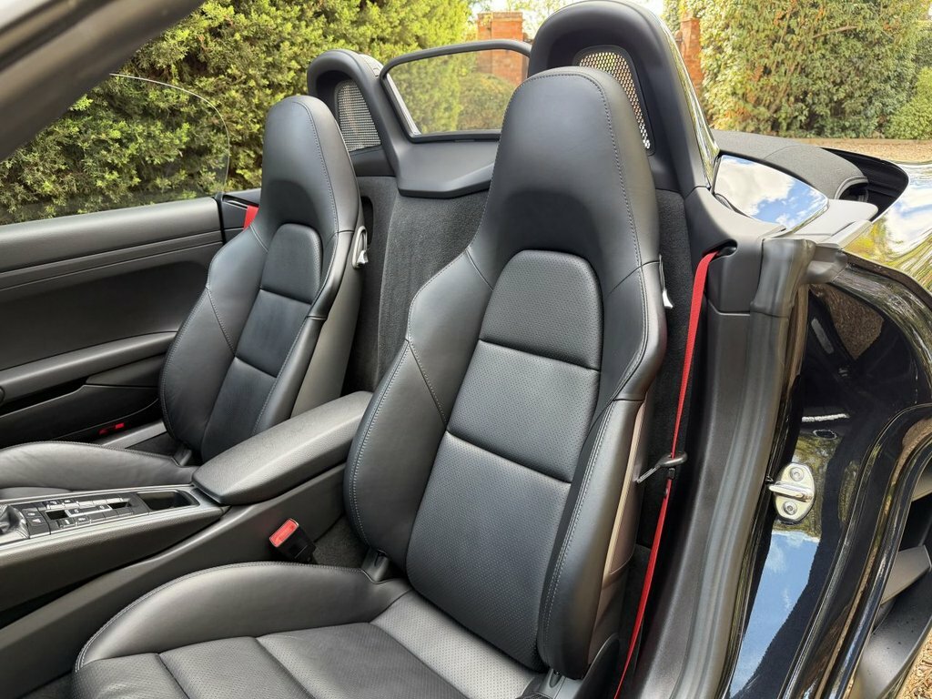 Porsche 718 Boxster Boxster White #13