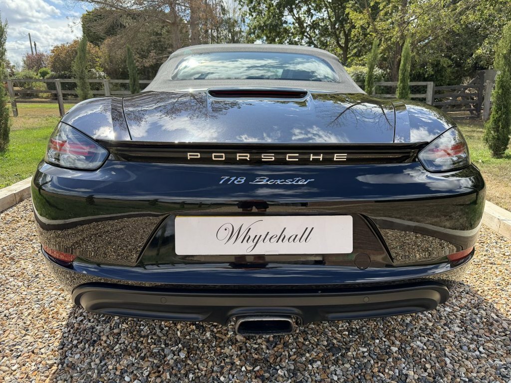 Porsche 718 Boxster Boxster White #8