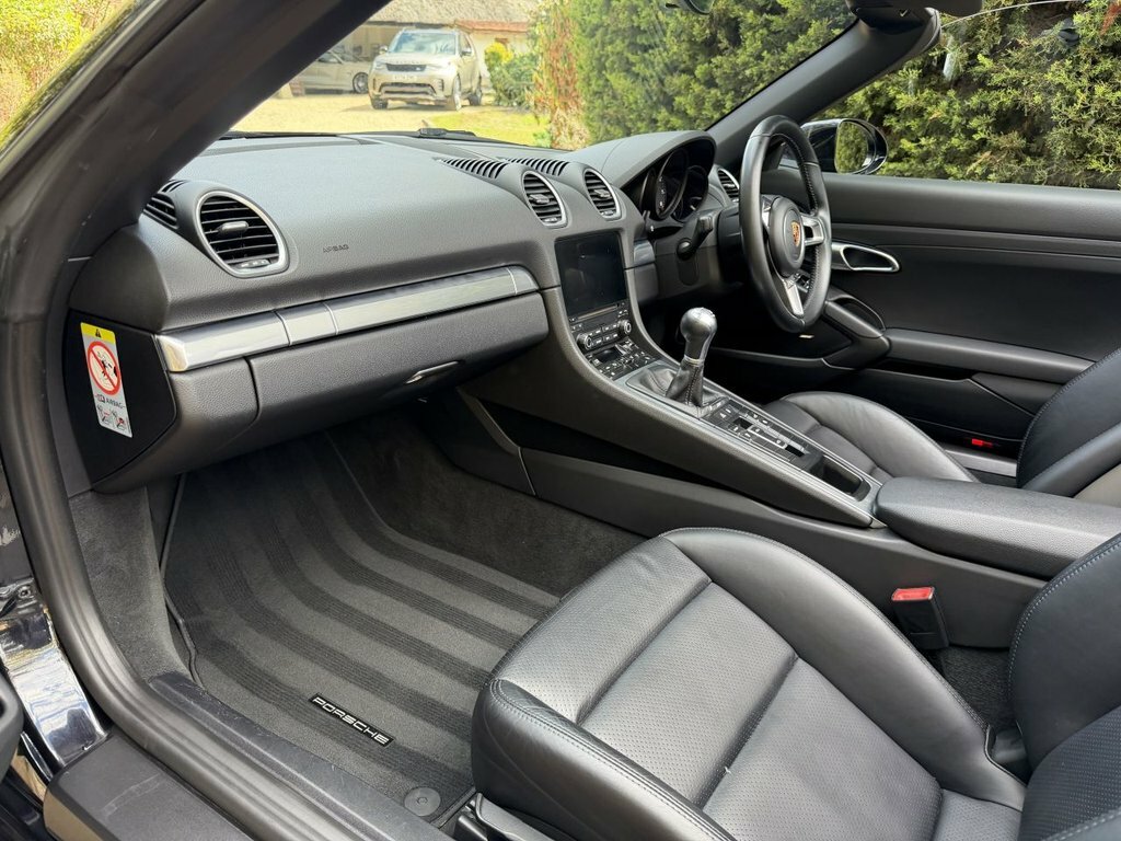 Porsche 718 Boxster Boxster White #10