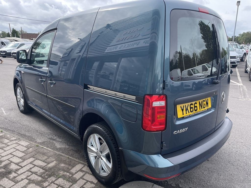 Volkswagen Caddy 2.0 Tdi C20 Bluemotion Tech Highline Panel Van Green #6