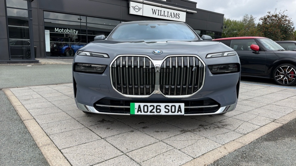 BMW i7 I7 Edrive50 M Sport Blue #25