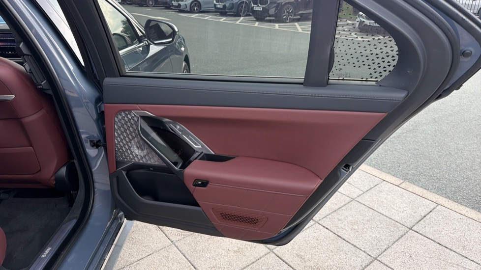 BMW i7 I7 Edrive50 M Sport Blue #84