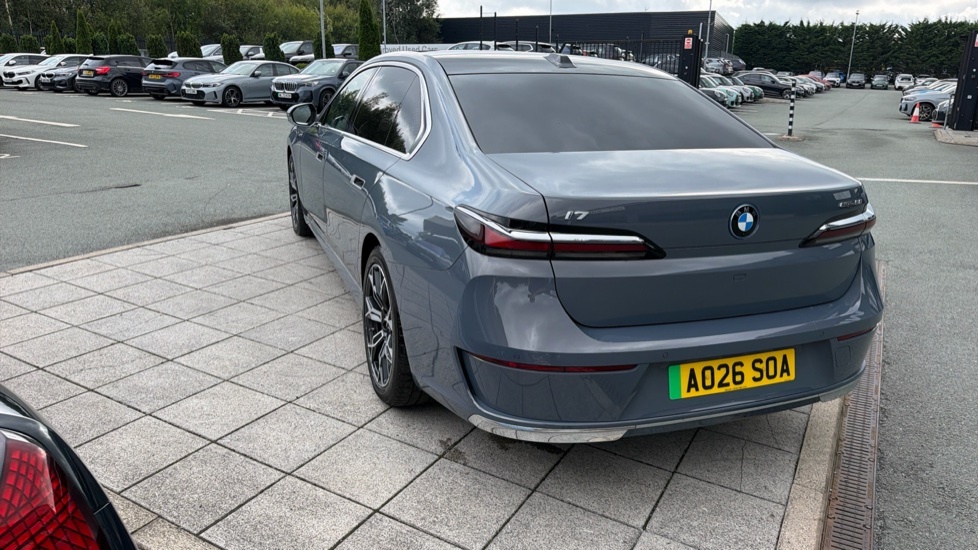 BMW i7 I7 Edrive50 M Sport Blue #31