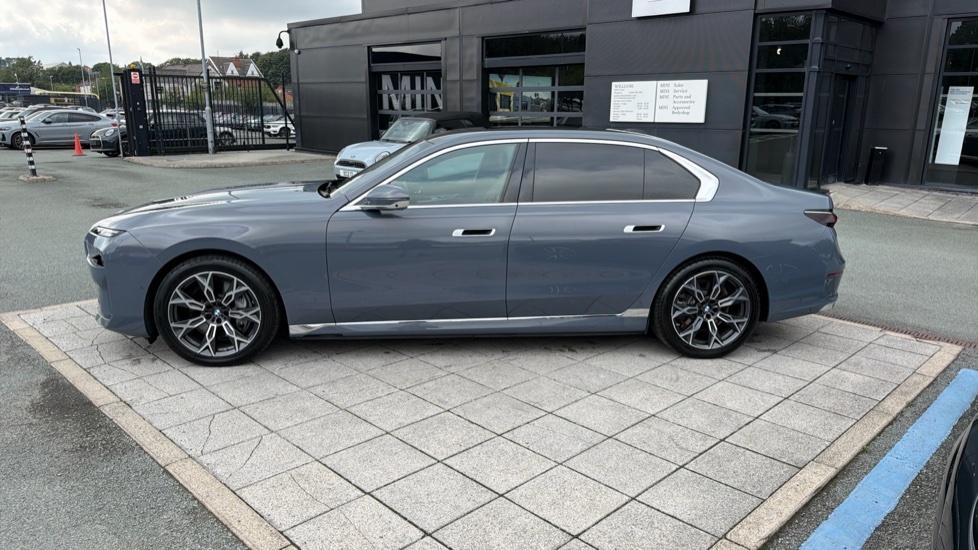 BMW i7 I7 Edrive50 M Sport Blue #29