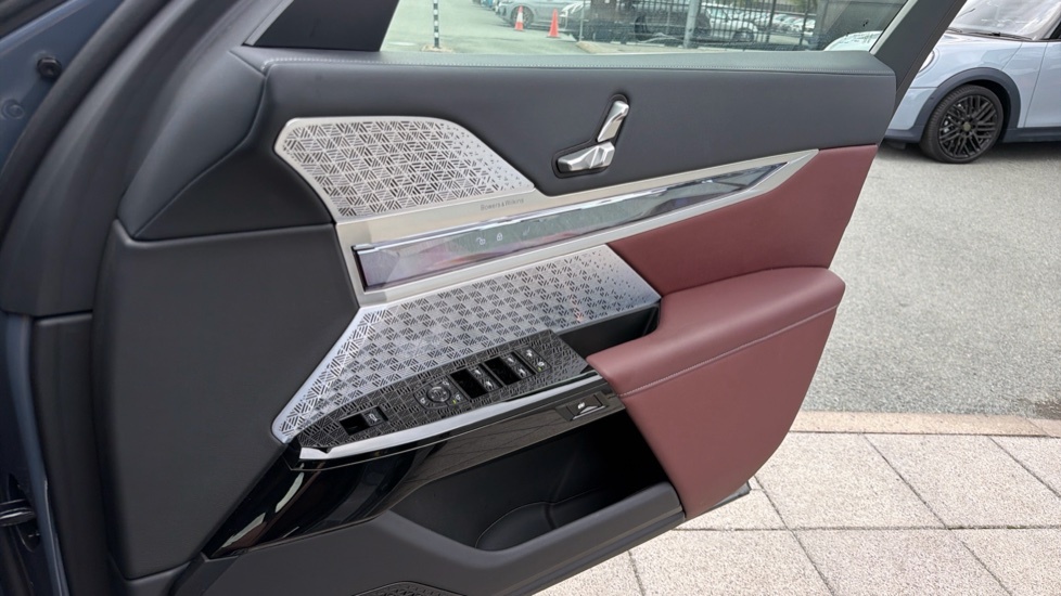 BMW i7 I7 Edrive50 M Sport Blue #100