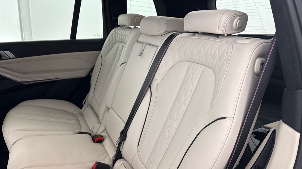 BMW X7 Xdrive M60i Step Ultimate Pack Black #9