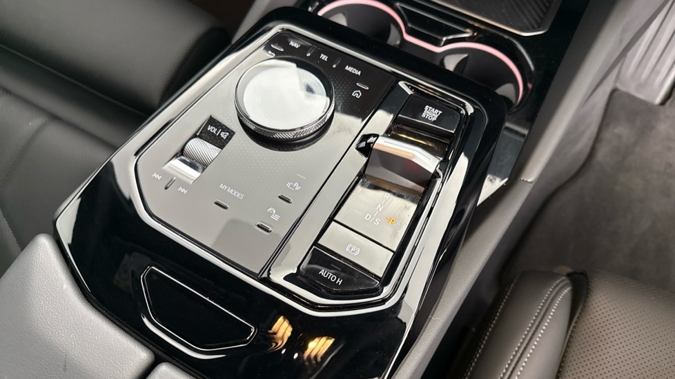 BMW 5 Series Saloon Black #10