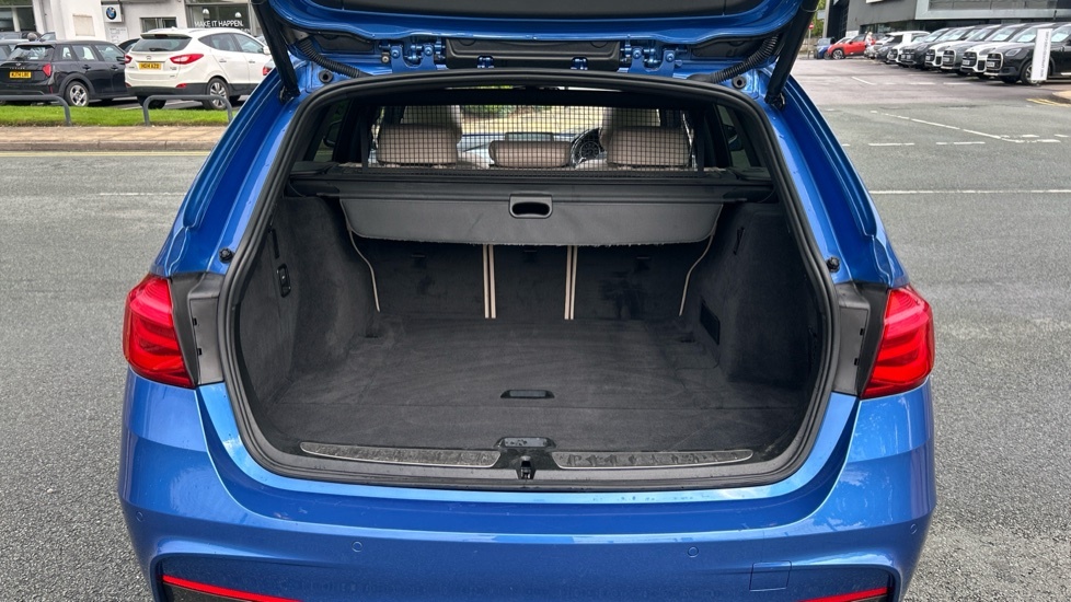 BMW 3 Series Saloon Black #13
