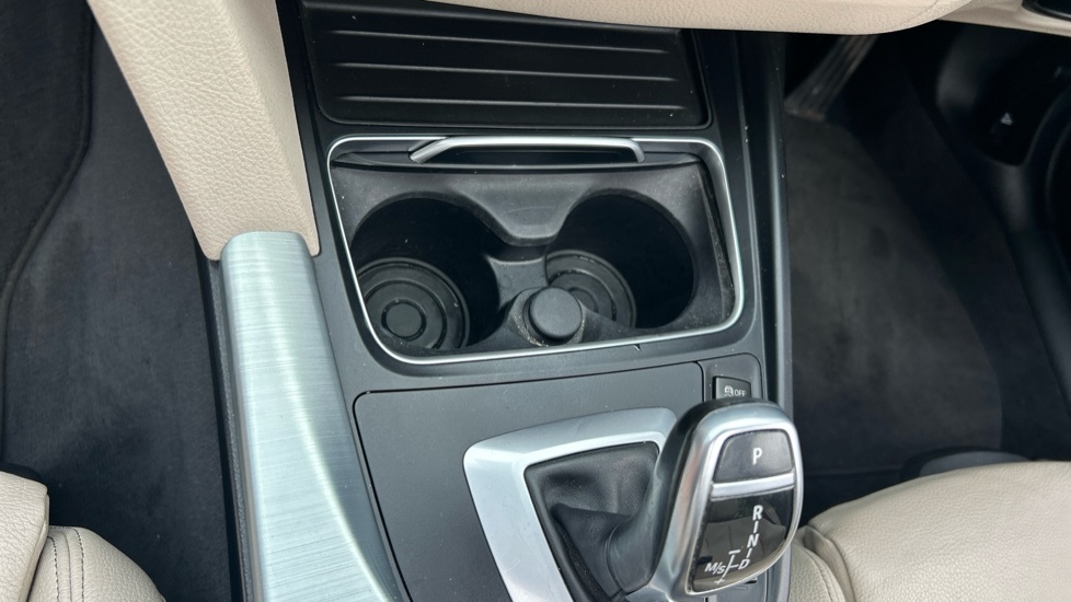 BMW 3 Series Saloon Black #35