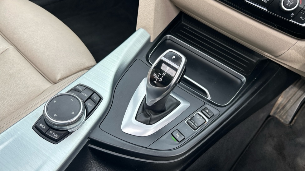 BMW 3 Series Saloon Black #10
