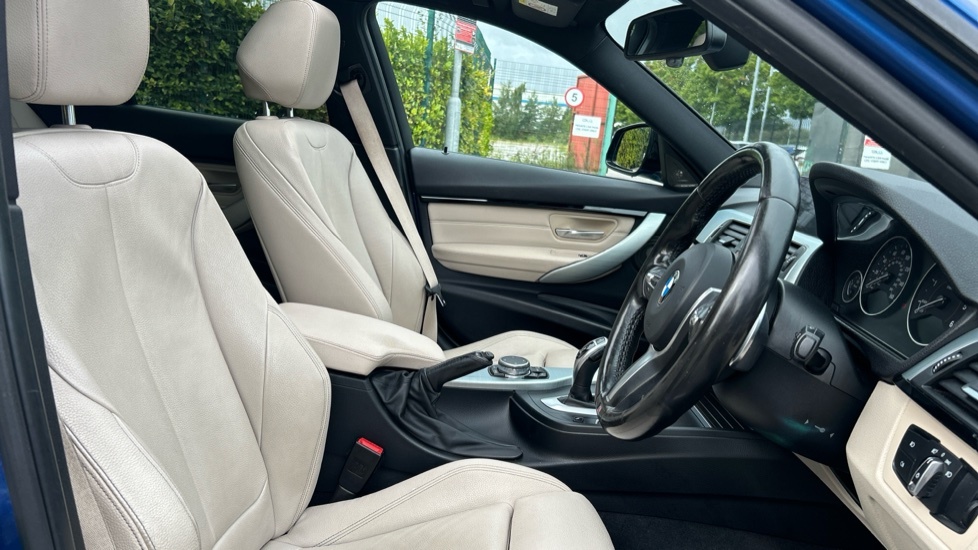 BMW 3 Series Saloon Black #11
