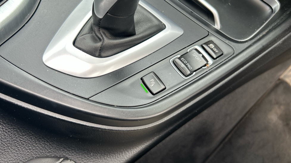 BMW 3 Series Saloon Black #19