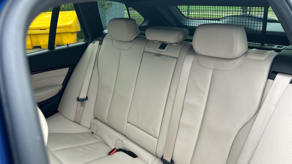 BMW 3 Series Saloon Black #12