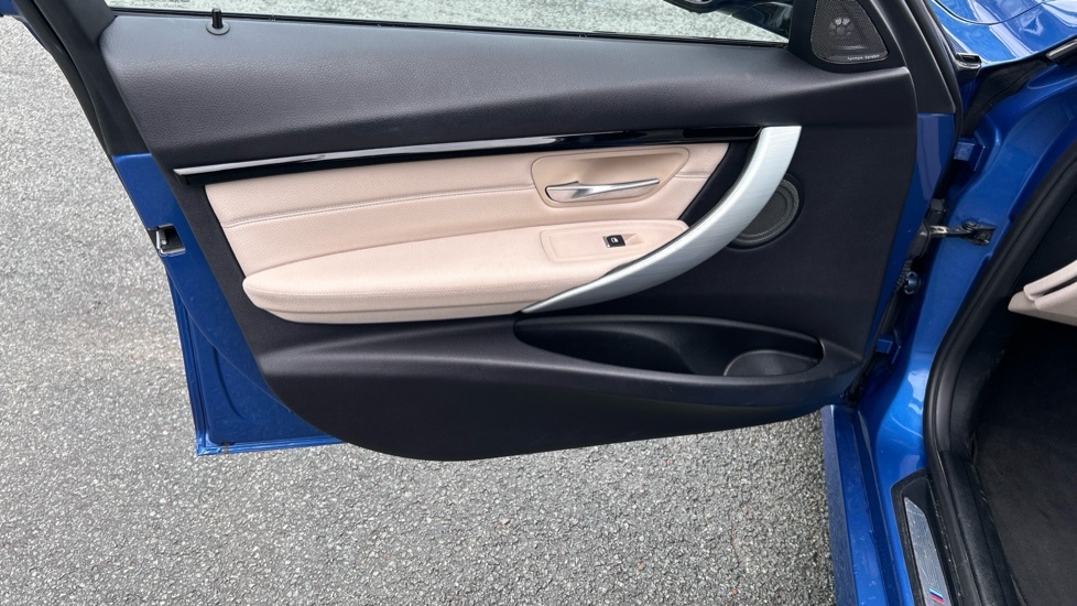 BMW 3 Series Saloon Black #29