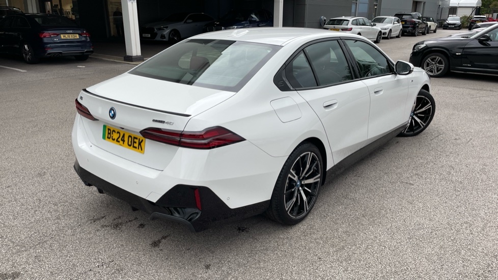 BMW i5 Edrive40 M Sport White #28