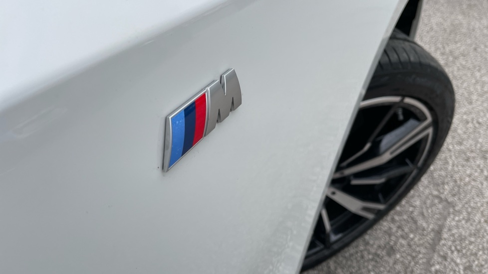 BMW i5 Edrive40 M Sport White #31