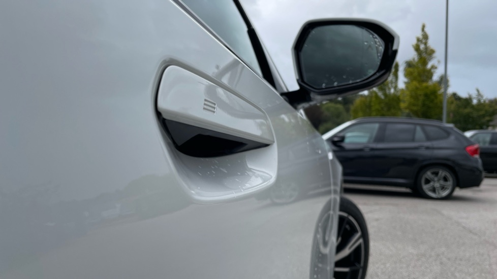 BMW i5 Edrive40 M Sport White #29